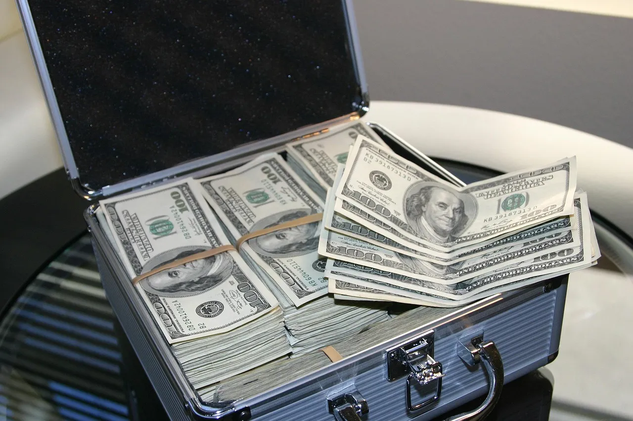 money-dollars-success-business-1428584